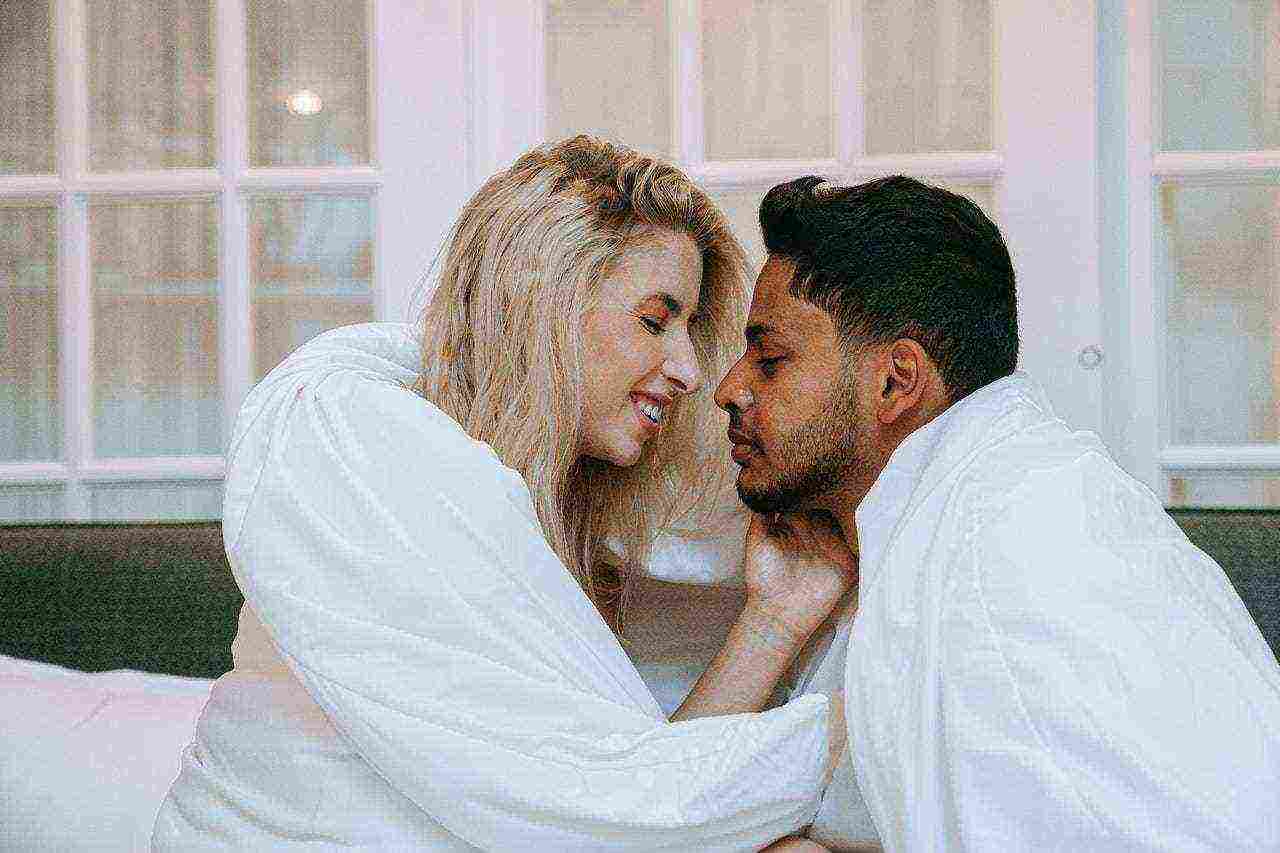 8 signs he is making love to you attraction diary