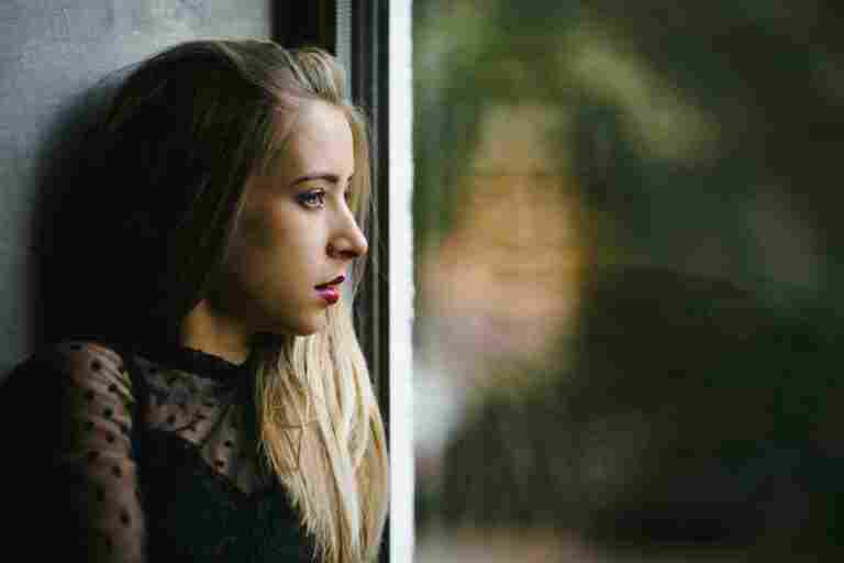 girl portrait sideway near window
