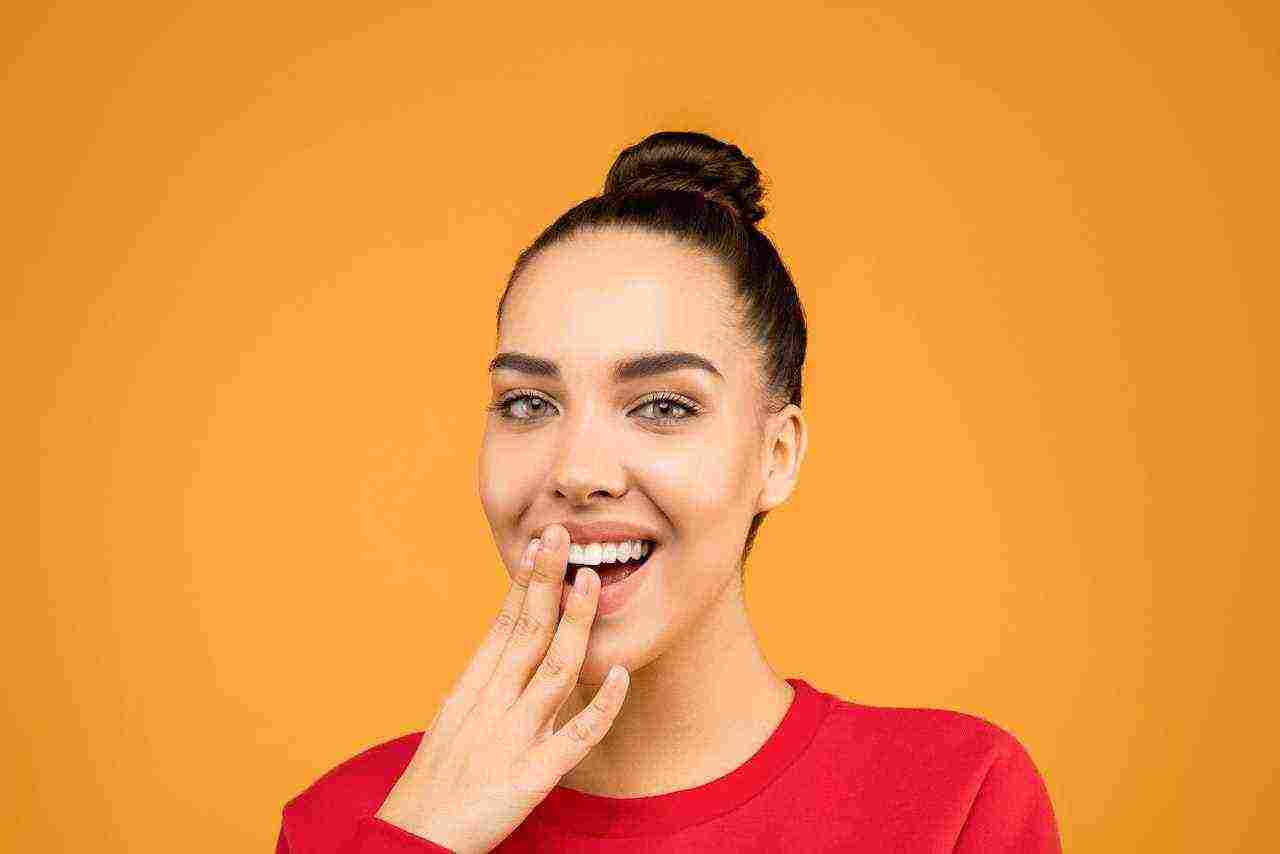 What Does It Mean When Someone Looks At Your Lips? Attraction Diary