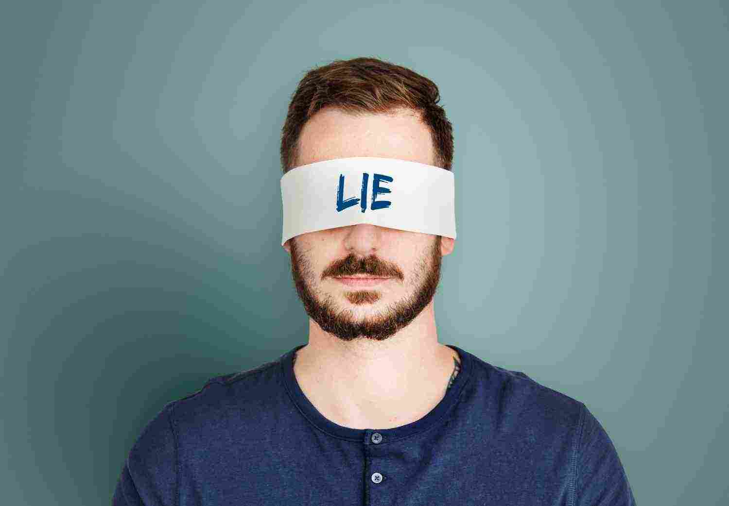 lie fake cheat word concept