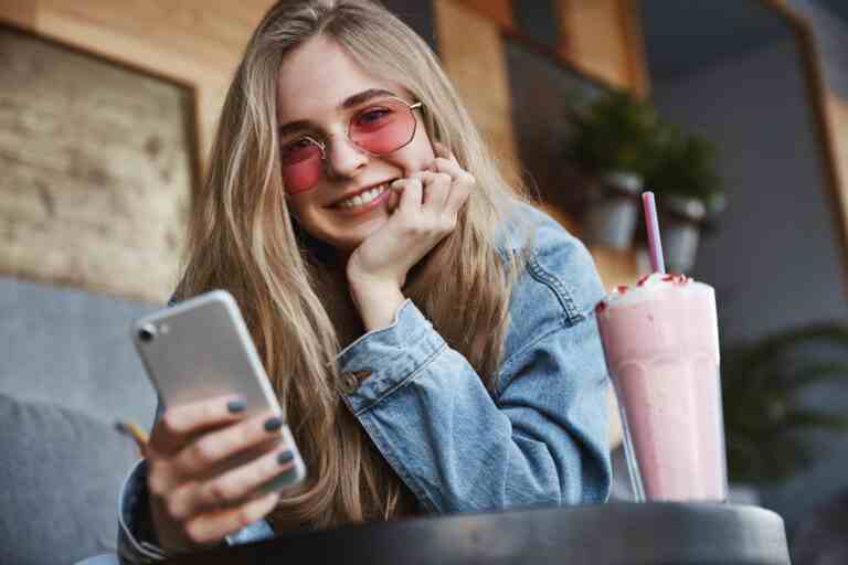 eating out leisure concept beautiful blond girl sunglass