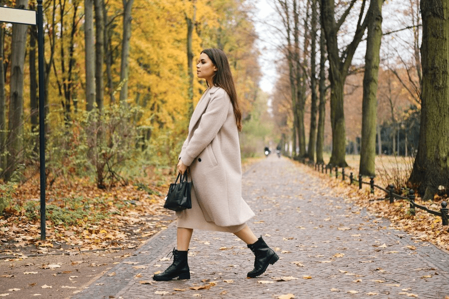 What color of dress is suitable to wear in the fall?