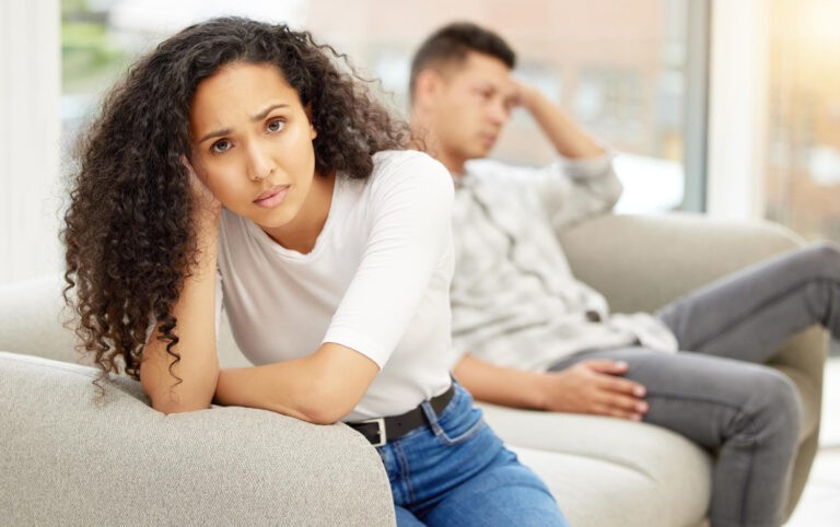 Signs of a controlling husband