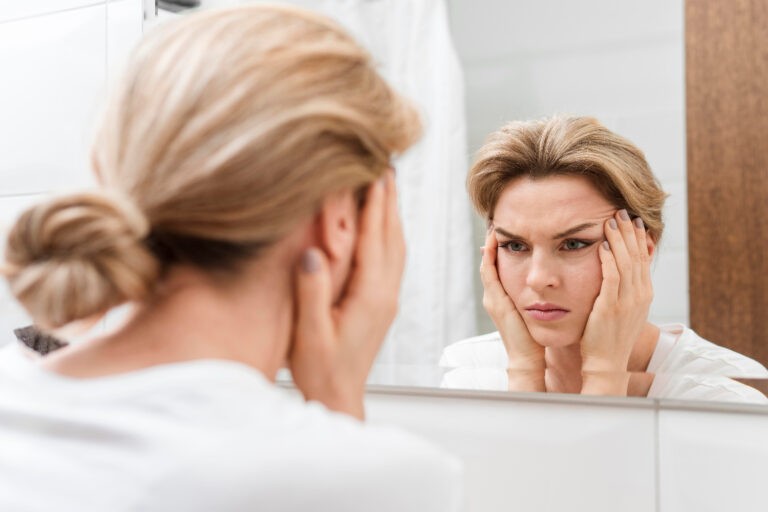 How narcissist women behave