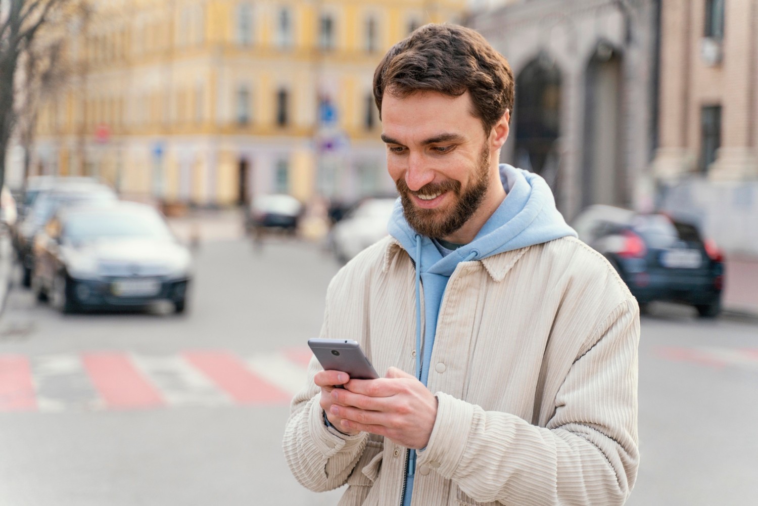 7 Texting Tricks To Build Anticipation Before A Date