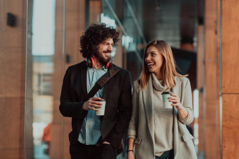 The Do’s and Don’ts of Kissing on a First Date