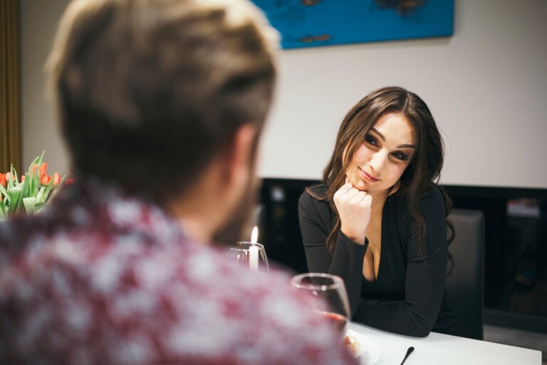 Things Women Judge About Men on the First Date (That They Won’t Say Out Loud)