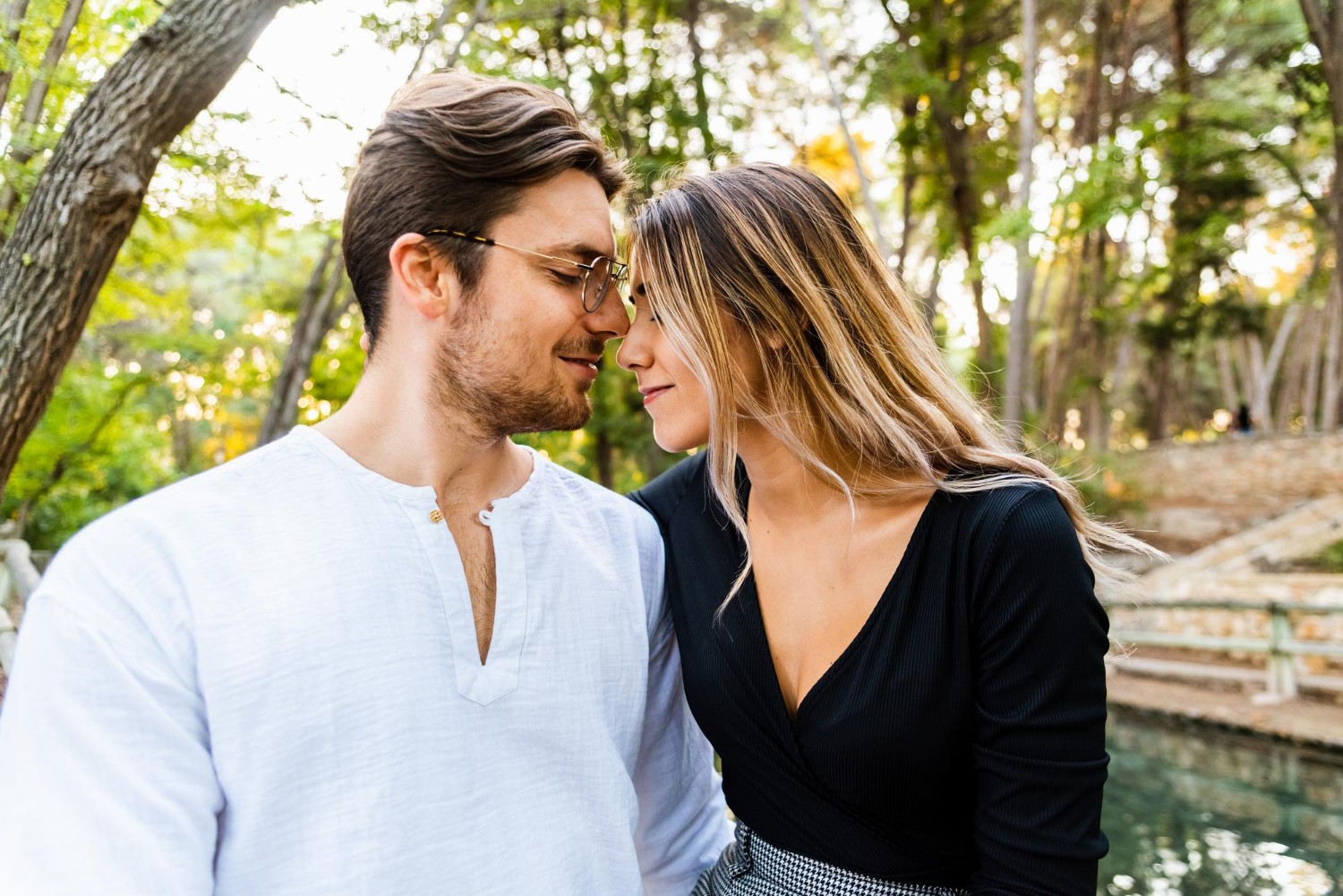 Body language signs she wants you to kiss her