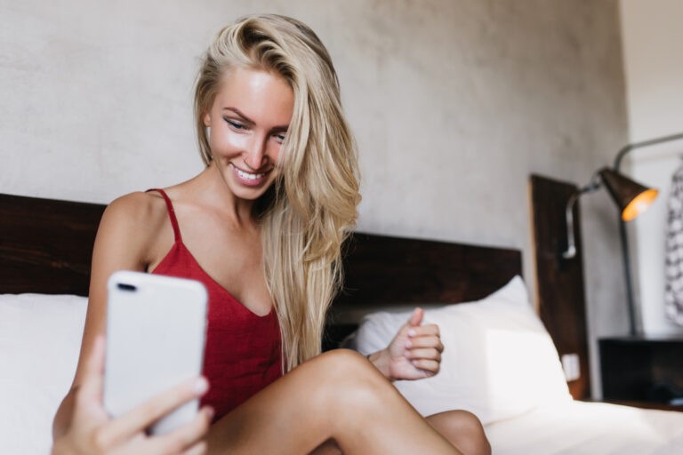 Dirty late night texts that will make him crave you